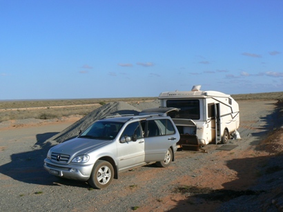 Bush camp behind the gravel, not a tree in sight ...