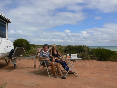 Lunch at delightful free camp site 22km S of Denham